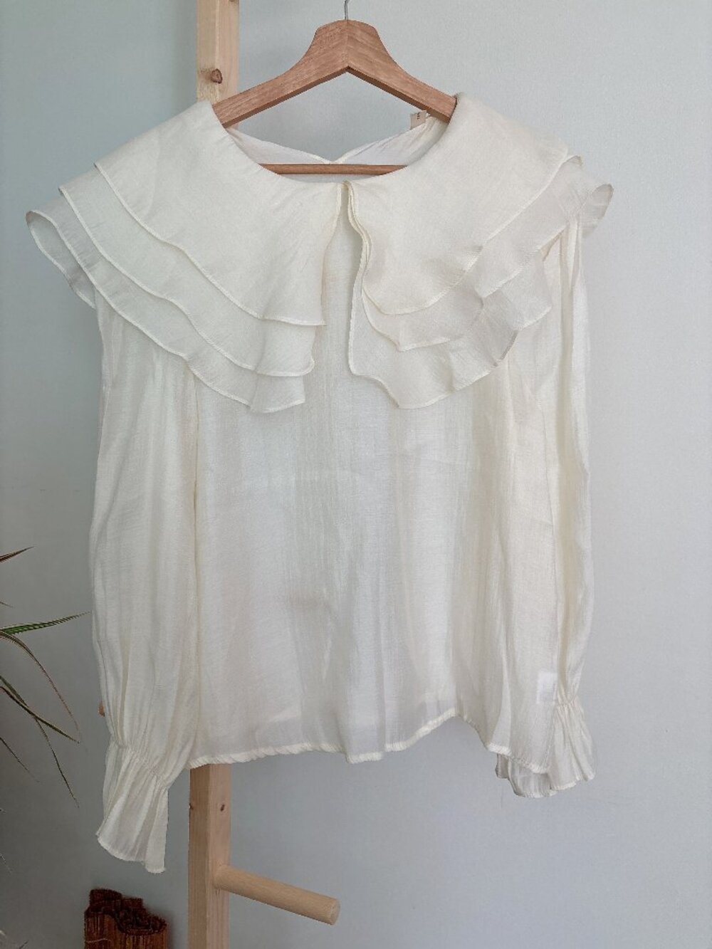 Ruffled Collar Long Sleeve Blouse – Size Small